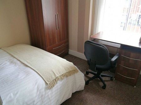 7 Bed - **bills Inclusive** Gainsborough Grove, Arthurs Hill - Photo 2