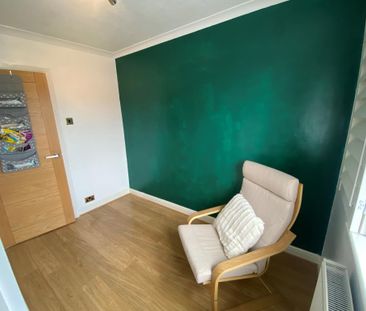 4 bedroom end of terrace house to rent - Photo 6