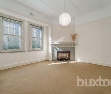 SPACIOUS THREE BEDROOM HOME - Photo 3