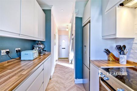 3 bedroom semi-detached house to rent - Photo 5