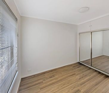 Large one bedroom apartment - Close to the train station - Photo 4