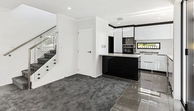 36 Christmas Road - Charming 5BR Manurewa Haven - Photo 1