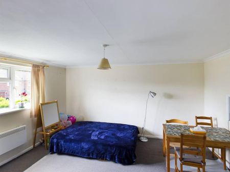 2 bedroom maisonette to rent - Photo 2