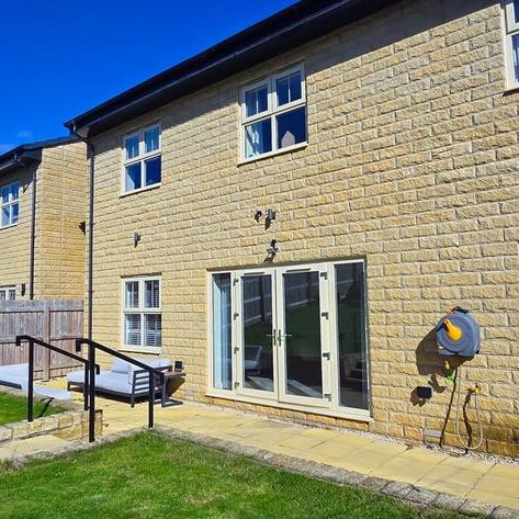 5 bedroom detached house to rent - Photo 1