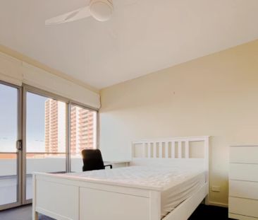 4 bed 2 bath-single room - Photo 6