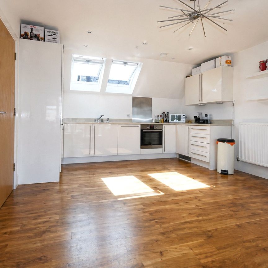 Acer Close, Epsom, Surrey, KT19 8GN - Photo 1