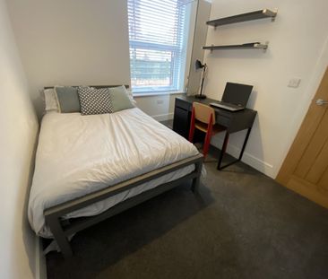 3 bed Apartment for Rent - Photo 5