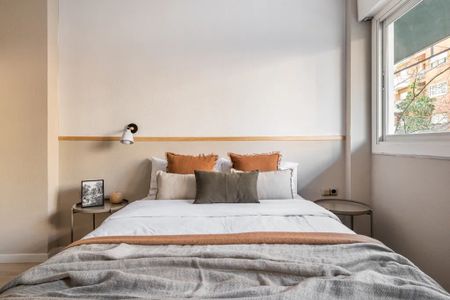 Avinguda de la Mare de Déu de Montserrat, Barcelona, Catalonia 08024 - Photo 3