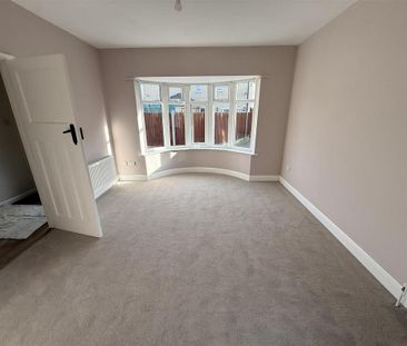 3 bedroom detached bungalow to rent - Photo 1