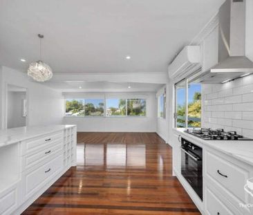 Delightful renovated home - Photo 4