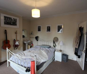 5 bedroom detached house to rent - Photo 4