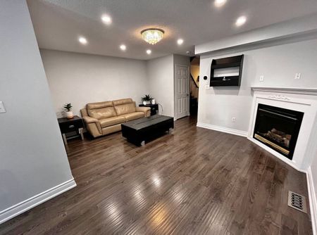 For Lease - 3104 Turbine Crescent, Mississauga, Ontario - Photo 3