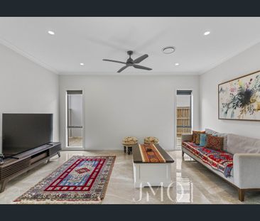 Comfort, Space & Style Await in This Beautiful Family Home in Pimpama - Photo 1