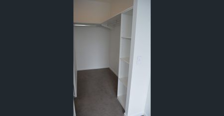 Luxury Waterfront Living at Cova, Hope Island - Photo 3