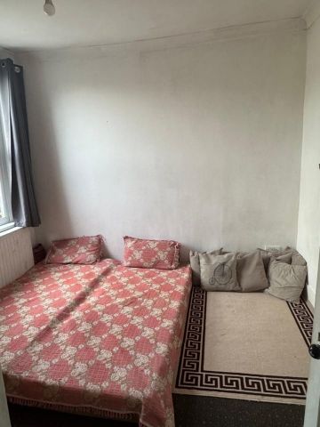 Room in a Shared House, Monega Road, E7 - Photo 5