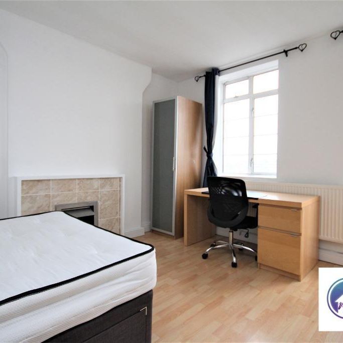3 Bedroom Flat To Rent - Photo 1