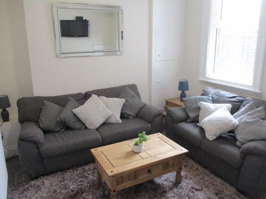 Great 5 Bedroom Student House, 6 Westminster Street, Botanic ~ University Area, Belfast, BT7 1LA - Photo 1