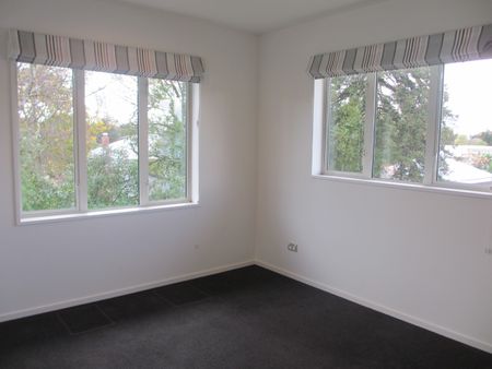 Modern 4 bedroom home in Fendalton. - Photo 2