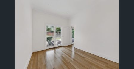 Beautifully Updated Family Home in a Prime Malvern East Pocket - Photo 3