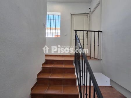Casa pareada en alquiler en Calle Torreblanca Perez - Photo 2