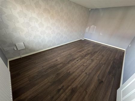 4 bedroom detached house to rent - Photo 2