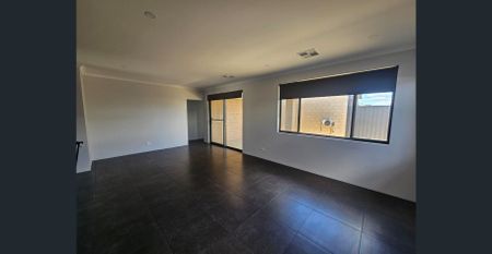 Stunning Family Home - Photo 2