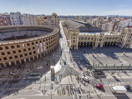 Exclusive flat with brand new refurbishment and luxury qualities for eleven months rental in the Ruzafa neighbourhood, Valencia. - Photo 3