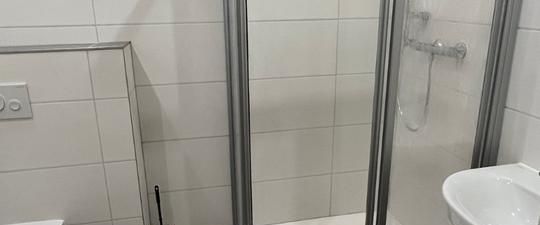 Werdau-ruhiges Zentrum, große 1-Zi.-Whg. mit Wanne, Einbauküche (inkl.) - Photo 1