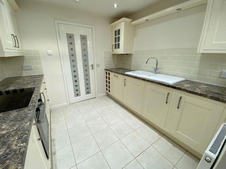 2 bedroom semi-detached house to rent - Photo 2
