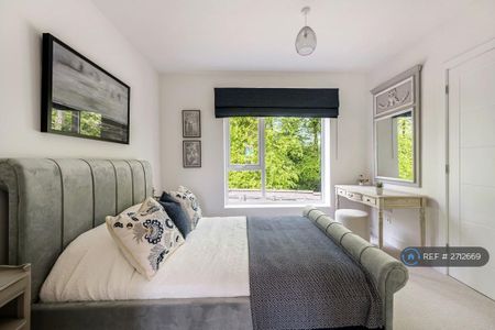 3 bedroom end of terrace house to rent - Photo 3