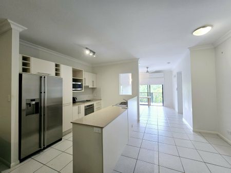 FRESH AND MODERN – FURNISHED - Photo 3