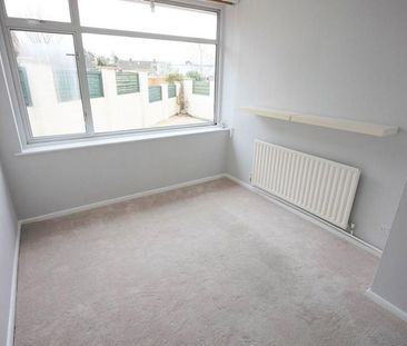 2 bedroom semi-detached bungalow to rent - Photo 4