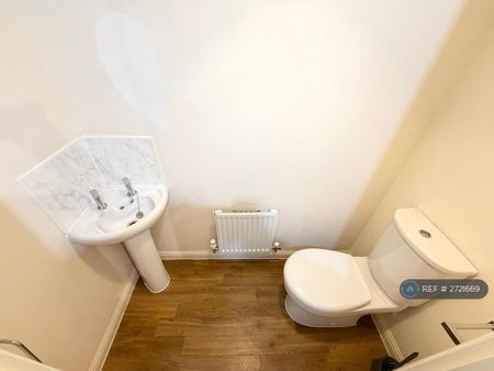 3 bedroom terraced house to rent - Photo 4