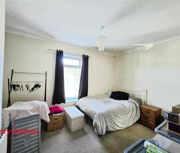 2 bedroom end of terrace house to rent - Photo 5