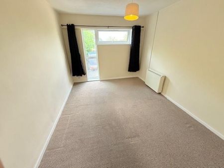 2 bedroom Flat To Let - Photo 2