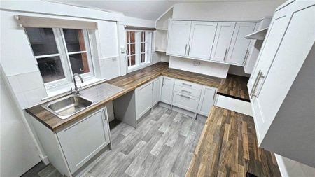 2 bedroom semi-detached house to rent - Photo 4