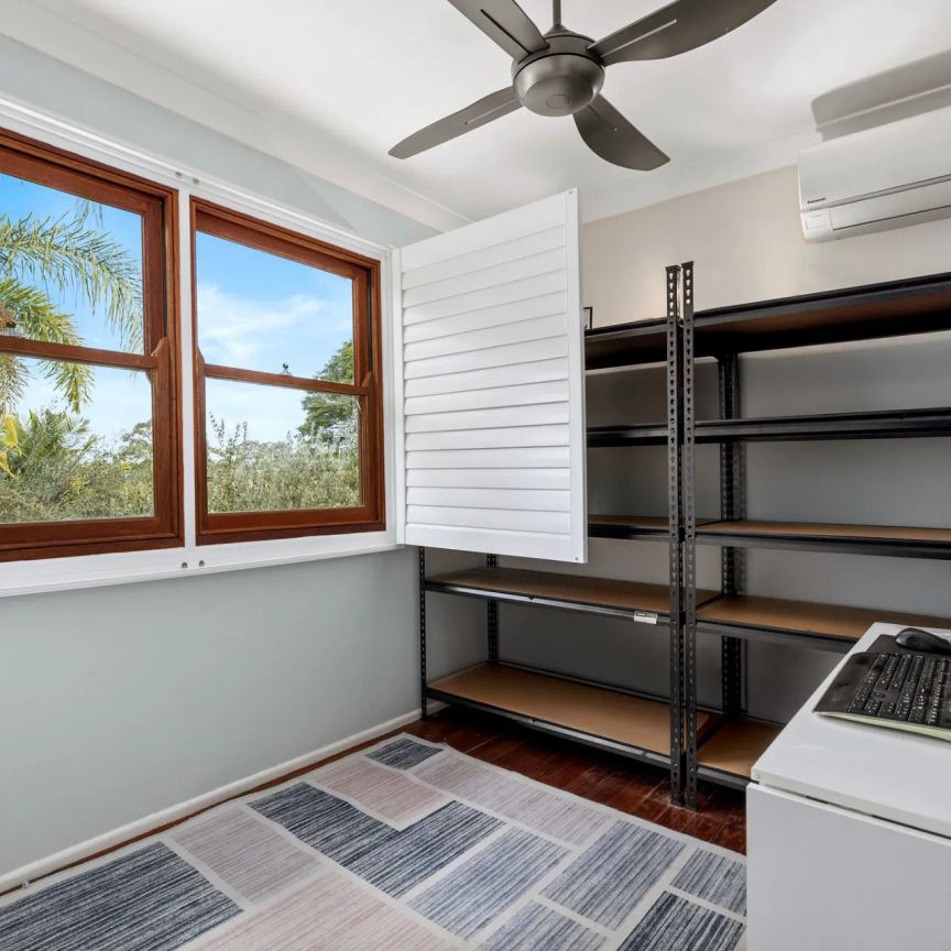Spacious 4-Bedroom Family Home with Modern Comforts - Photo 1