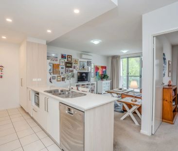 Light-Filled One Bedroom Apartment in Prime Woden Location - Photo 1