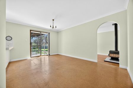 Charming Home in Prime Central Mandurah - Photo 2