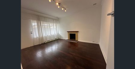 Low-Maintenance 3-Bedroom Living - Photo 2