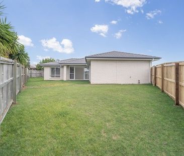 Spacious 4 bedroom home on a large block - Photo 6