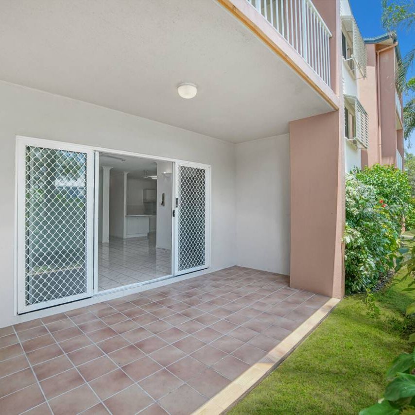 Spacious ground floor unit close to CBD - Photo 1