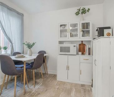 Appartement lumineux de 3 chambres à louer – 2e étage d’un duplex à... - Photo 1