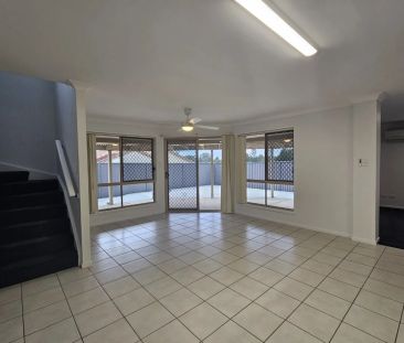 Stunning Double Storey Home in Underwood - Photo 2