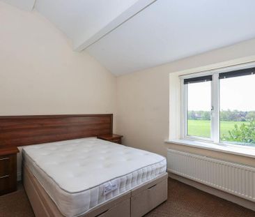 1 bedroom character property to rent - Photo 2