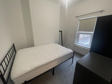 122 Bloomfield Avenue, - Photo 3