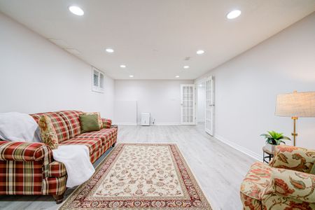 For Lease - 250 Belvenia Road, Burlington, Ontario - Photo 2