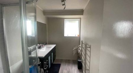 Spacious Family Home with Garage & Heat Pump - Photo 4