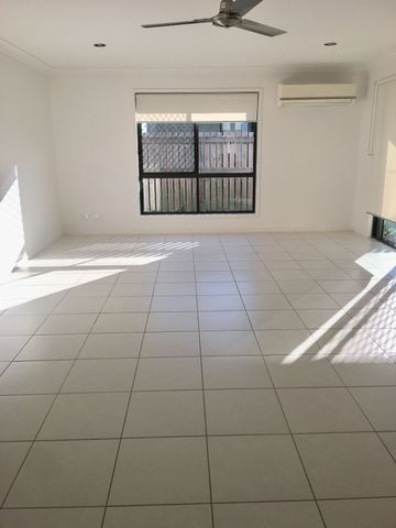 SPACIOUS DUPLEX IN PRIME LOCATION - Photo 3