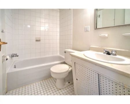 3250 Ellendale — One Bedroom - Photo 5